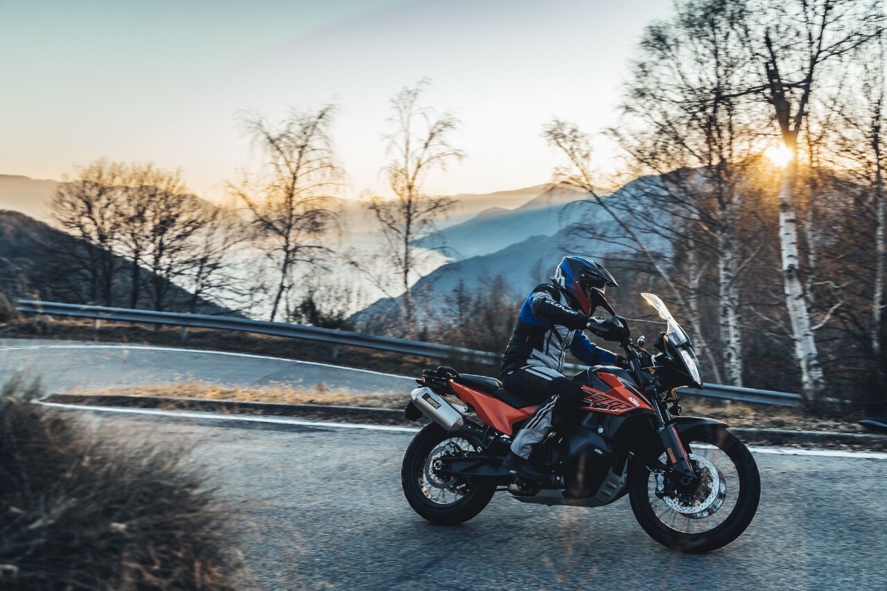 KTM 890 Adventure: crossover senza limiti